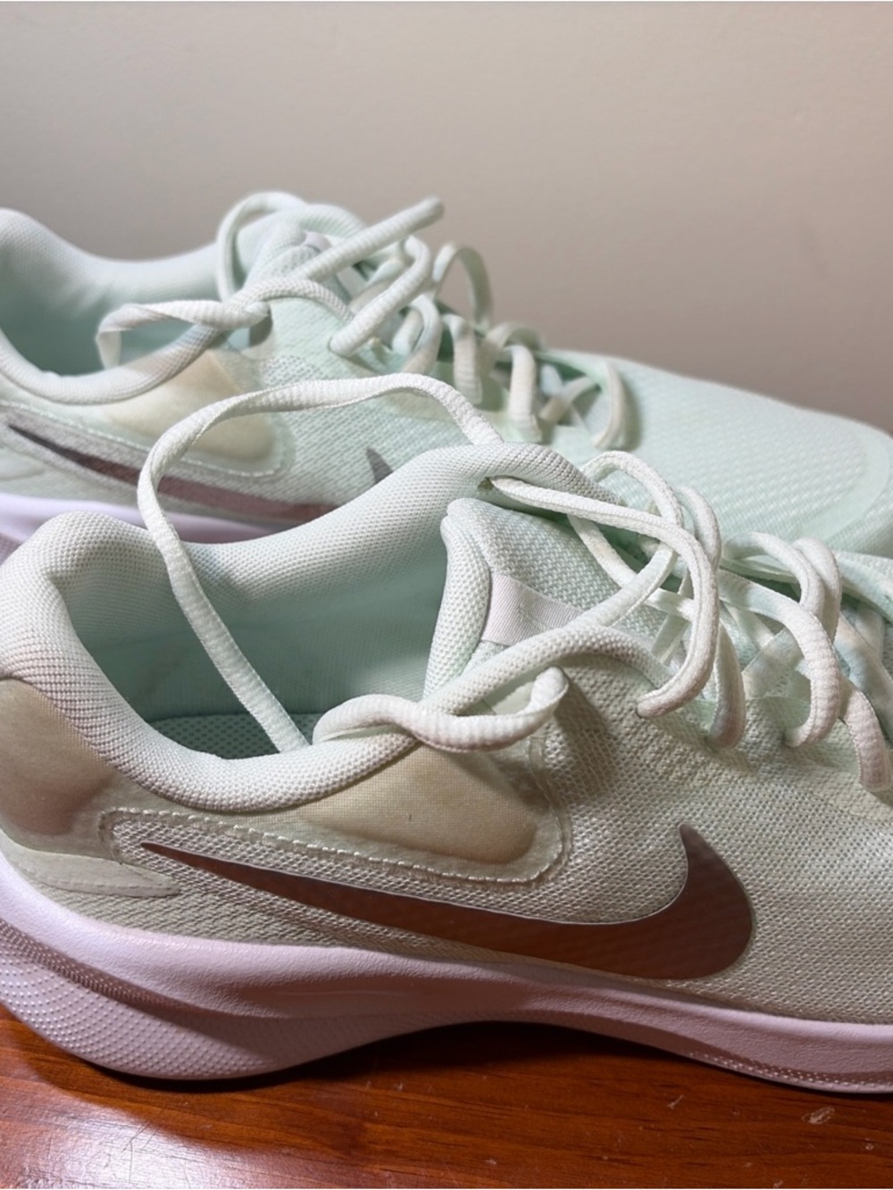 Nike Women’s Revolution 7 Shoe Sneakers Barely Green Wom 9.5 New - Picture 6 of 9